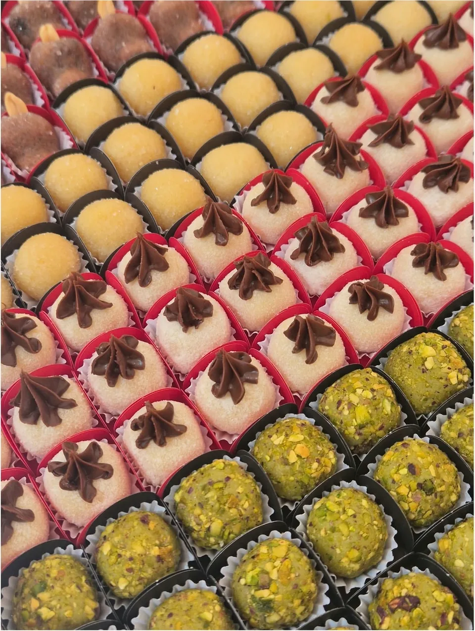 Sortimento real de docinhos gourmet em diferentes sabores